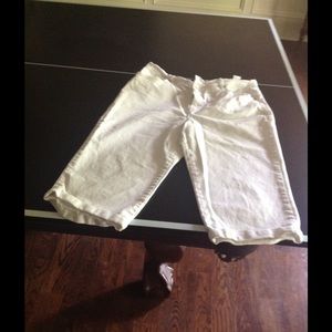 GENTLY USED WHITE DENIM CAPRIS