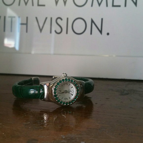 Avon Birthstone cuff watch may green  2005 - Picture 1 of 4