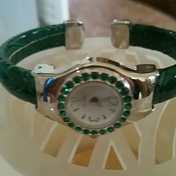 Avon Birthstone cuff watch may green  2005 - Picture 3 of 4