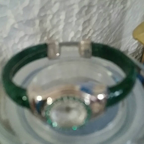 Avon Birthstone cuff watch may green  2005 - Picture 4 of 4