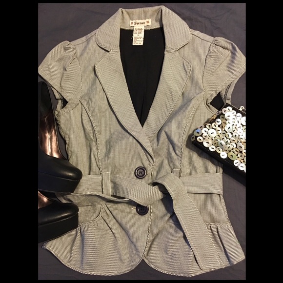 Light short sleeve jacket - Picture 2 of 3