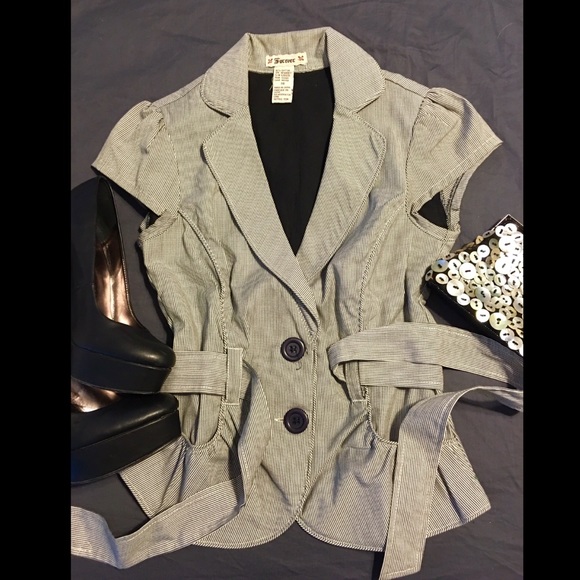 Light short sleeve jacket - Picture 3 of 3