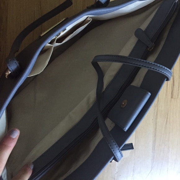 New York and Company Tote Bag - Picture 4 of 4