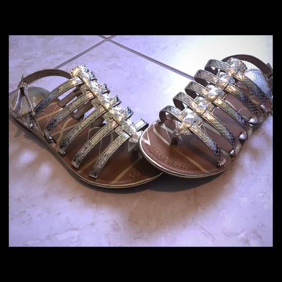✨Beautiful Sam & Libby gold sandals✨