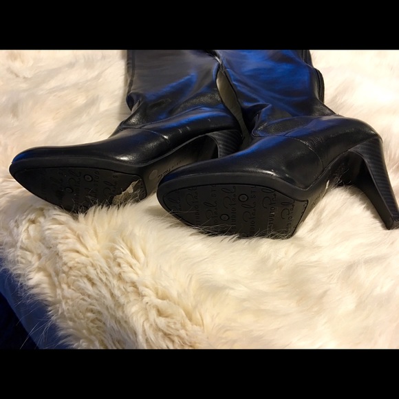 Black boots - Picture 2 of 4