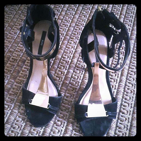 Pretty high heels - Picture 1 of 3