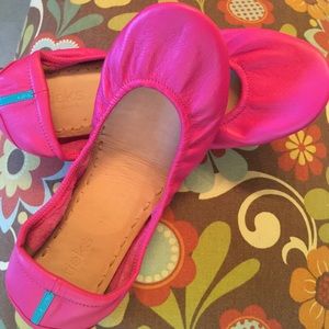 New w/o box & flower size 11 FUCHSIA TIEKS