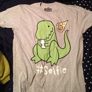 💥price drop💥 dinosaur graphic Tshirt