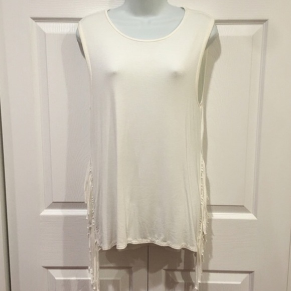 | American Eagle | White Fringe Top - Picture 4 of 4