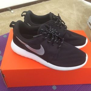 Roshe women 6.5hold for someone. Not for sale now