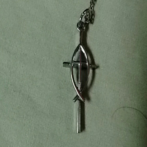 VINTAGE SILVER CROSS W PAX ACCENT NECKLACE