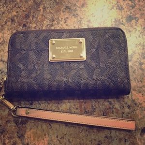 Michael Kors Large wristlet phone case