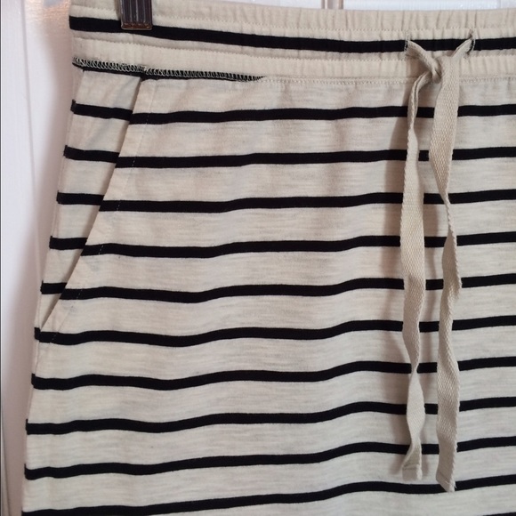 LOFT pull on cotton skirt