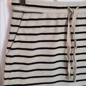 LOFT pull on cotton skirt