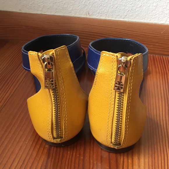 TORY BURCH - Casey Saffiano sandals - Picture 3 of 4