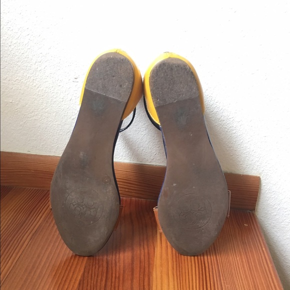 TORY BURCH - Casey Saffiano sandals - Picture 4 of 4