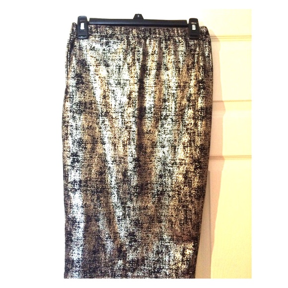 Gold and black pencil skirt!