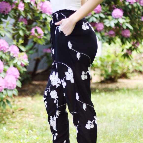 SOLD OUT Black + White Floral Pants - Picture 4 of 4