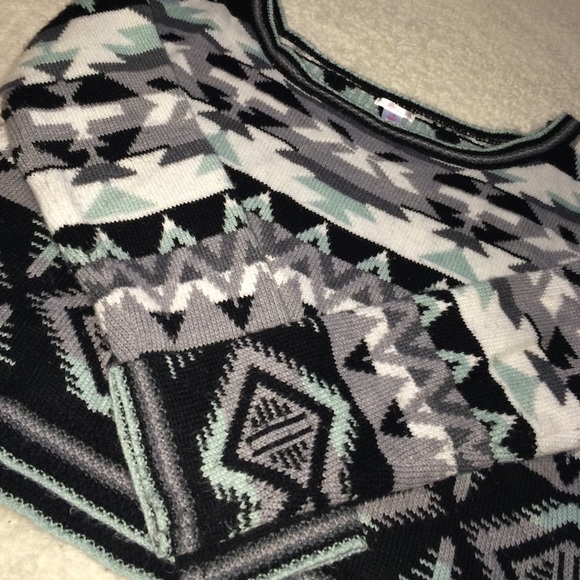 Mint/black/white Aztec pattern sweater - Picture 2 of 4