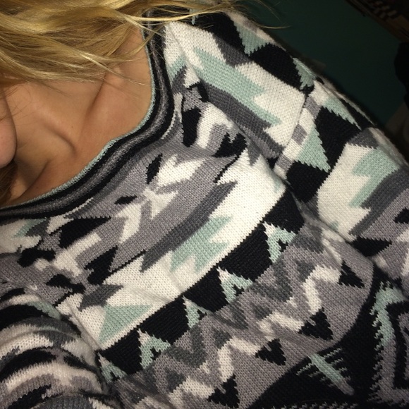 Mint/black/white Aztec pattern sweater - Picture 4 of 4
