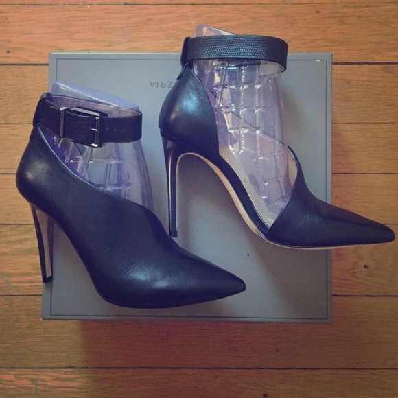 BCBGMAXAZRIA Aced Leather Half D'Orsay Pump