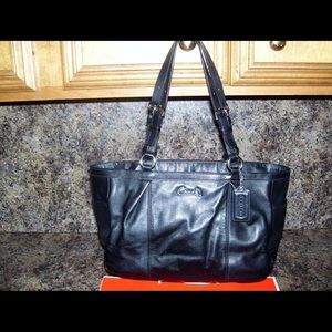 COACH BLACK LEATHER PURSE