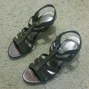 Karen Scott kitten heels Sz 7