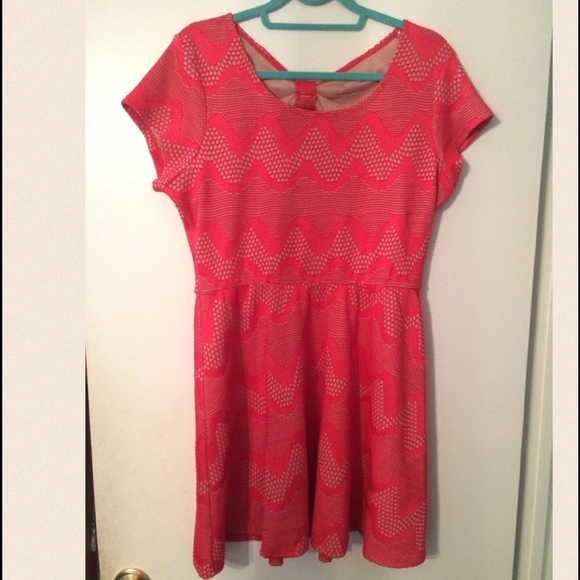 Skater dress with open back - Picture 2 of 3