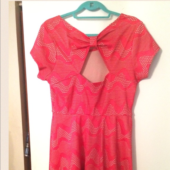 Skater dress with open back - Picture 3 of 3