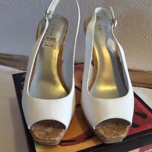 👡 Fioni White Peep Toe Heels