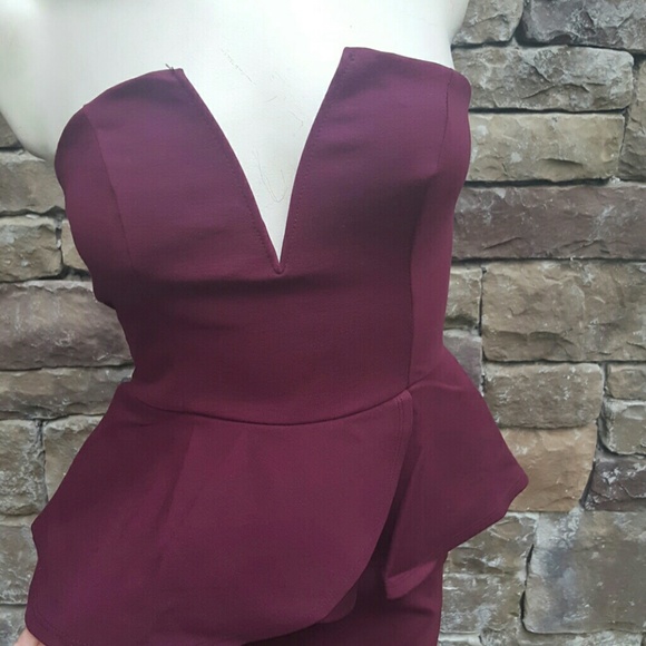 NWT Wine Deep V Strapless Peplum Dress - Picture 2 of 3