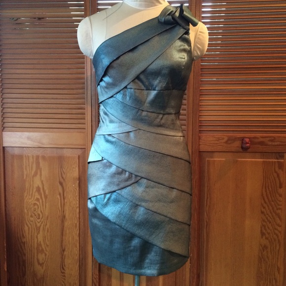 ‼️SALE‼️Jessica McClintock Dress DONATED @5PM EST - Picture 2 of 4