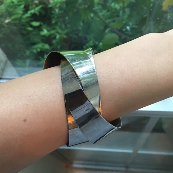 Bold silver bracelet ⭐️