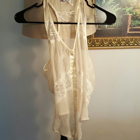 Cream blouse with lace layers - Picture 1 of 3