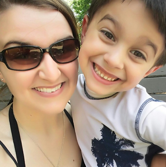 Meet your Posher, Cheri - Picture 2 of 3