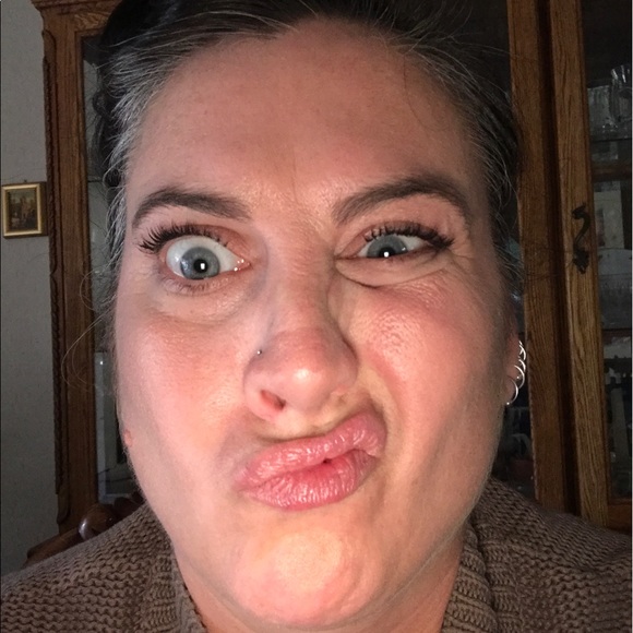 Robyn lover of life, fashion proud mother of 4 🤓 - Picture 3 of 4