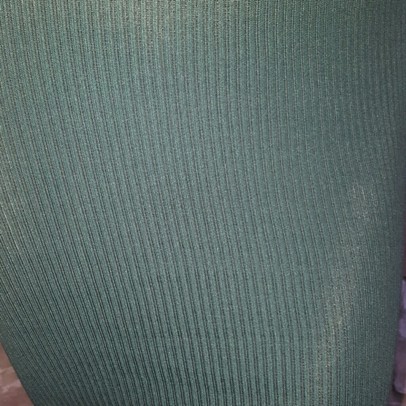 NWT Dark Hunter Green Ribbed Knit Longsleeve Midi - Picture 3 of 3