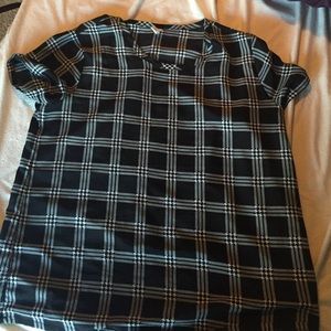 Large Old Navy Black and white houndstooth top.