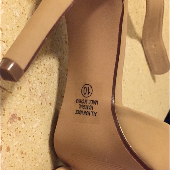 Brand new shoes never worn - Picture 3 of 3