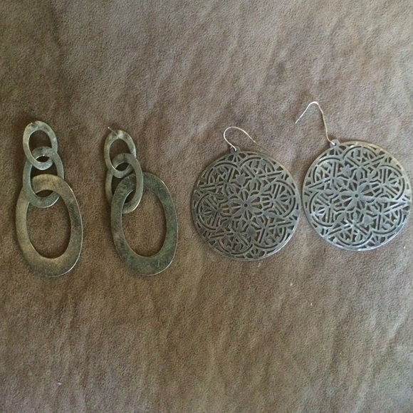 2 sets of chic earrings