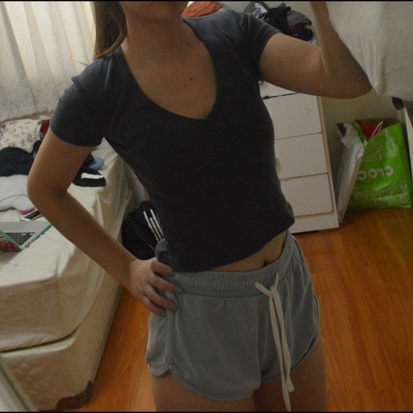 Gray crop VNECK solid - Picture 3 of 3