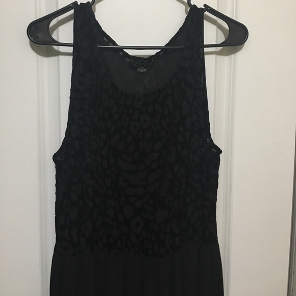 Forever 21 black dress. Top has a pattern (pic) - Picture 3 of 4