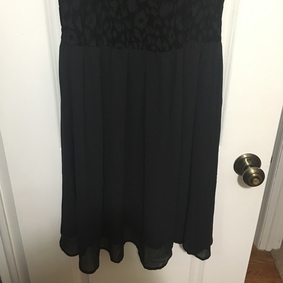 Forever 21 black dress. Top has a pattern (pic) - Picture 4 of 4