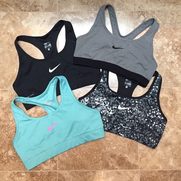 Nike sports bras size small