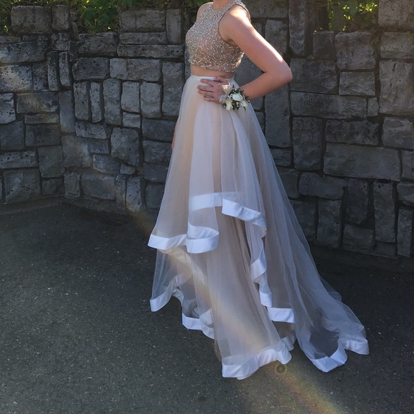 GORGEOUS Champagne Prom Dress - Picture 2 of 4