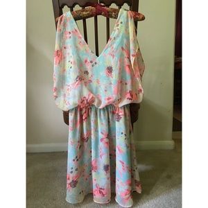 Summer dress. Comes with belt !