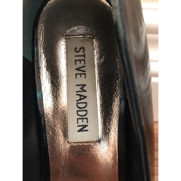Steve Madden black and blue heel - Picture 2 of 3