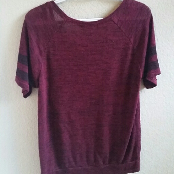 Burgundy "Serious" tee - Picture 3 of 3