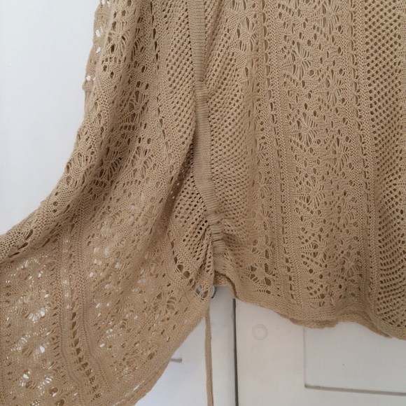 Woven Poncho Top ⭐️ - Picture 2 of 4