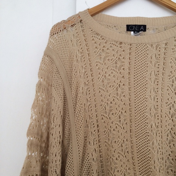Woven Poncho Top ⭐️ - Picture 3 of 4